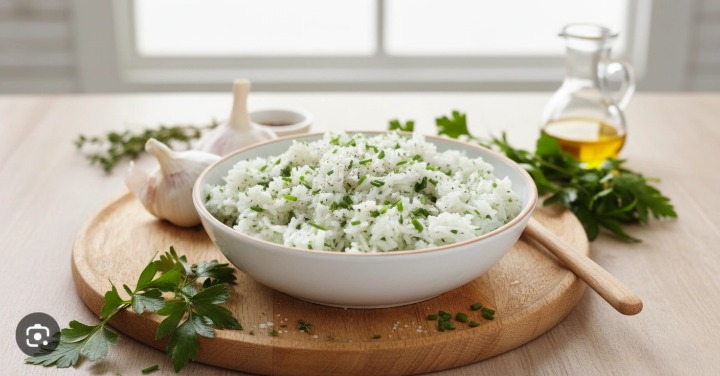 Leicht & nahrhaft: Jasminreis mit Knoblauch und Kräutern