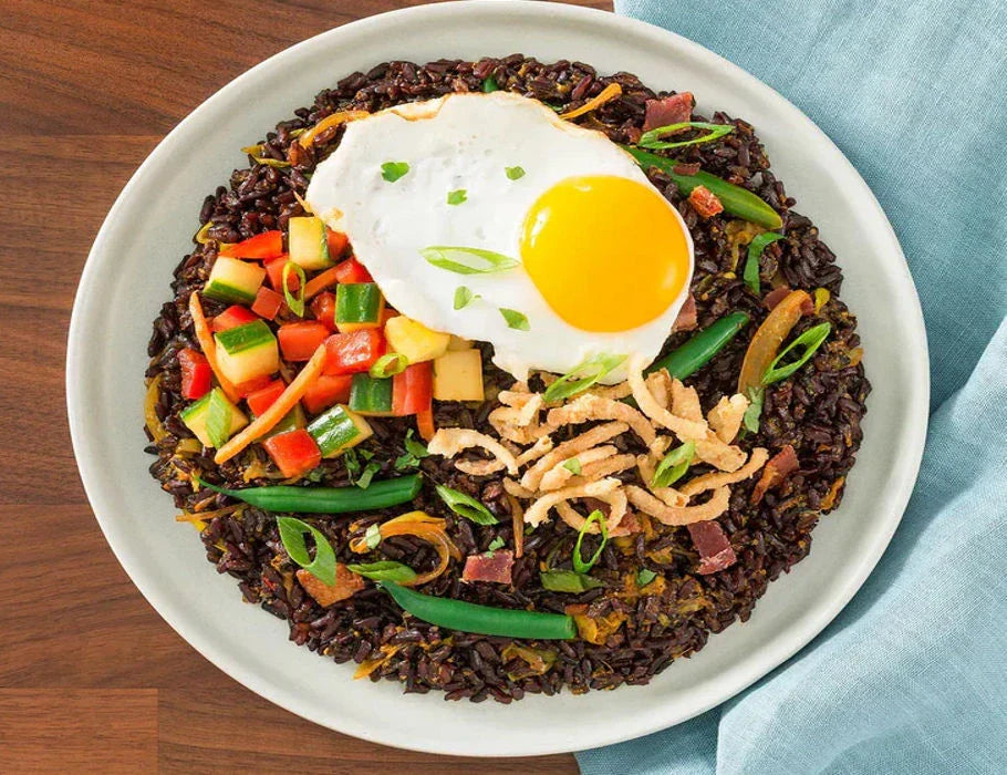 Klassische schwarze Reisschüssel – Eine nährstoffreiche Mahlzeit