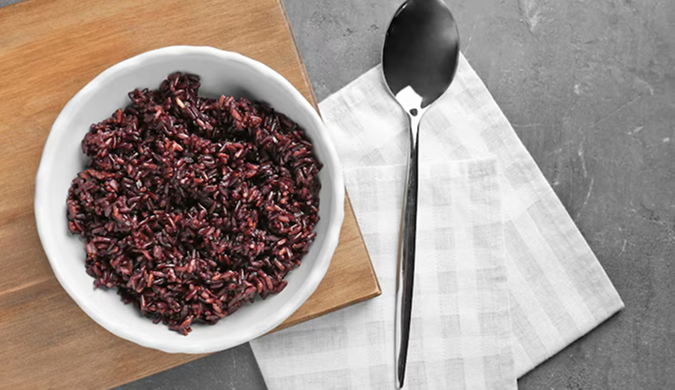 Kochen mit Charakter – Schwarzen Reis in der Küche meistern