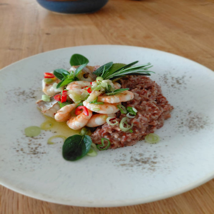 Roter Reis mit Zander und Crevetten